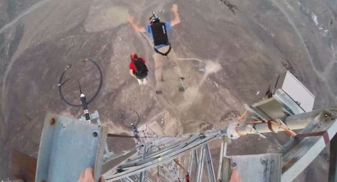 Otvorio padobran nekoliko sekundi prije pada (VIDEO) Otvorio padobran nekoliko sekundi prije pada (VIDEO)