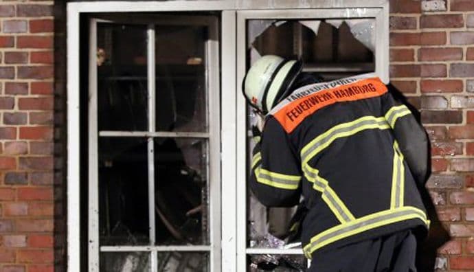 Kamenovane i zapaljene prostorije njemačkog lista, uhapšene dvije osobe Kamenovane i zapaljene prostorije njemačkog lista, uhapšene dvije osobe