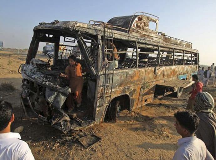 Pakistan: 57 žrtava u sudaru autobusa i cisterne  Pakistan: 57 žrtava u sudaru autobusa i cisterne