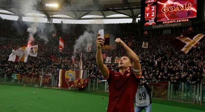 VIDEO: Toti "selfijem" proslavio gol VIDEO: Toti "selfijem" proslavio gol