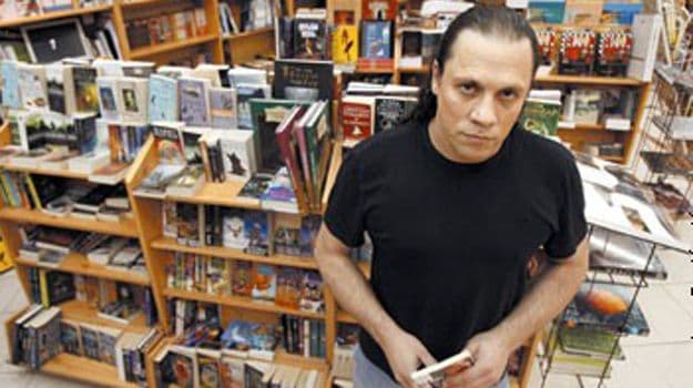 Boris Dežulović: Charlijevi anđeli Boris Dežulović: Charlijevi anđeli