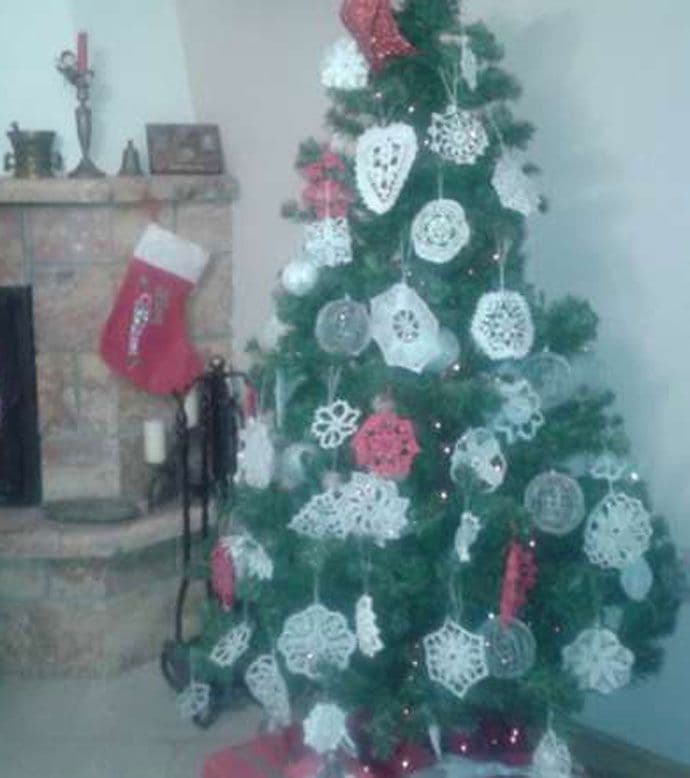 Tivat: Heklane pahulje kao ukras na jelci Tivat: Heklane pahulje kao ukras na jelci