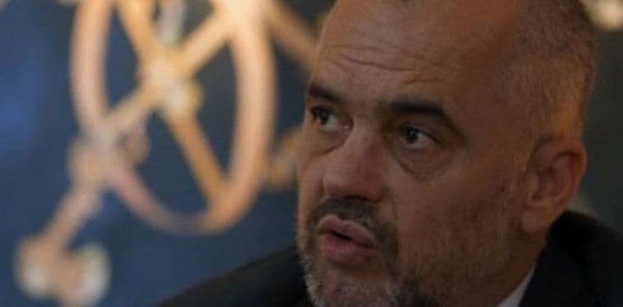 Dan: Ambasada će tražiti informaciju o zastavi "Prirodne Albanije" Dan: Ambasada će tražiti informaciju o zastavi "Prirodne Albanije"