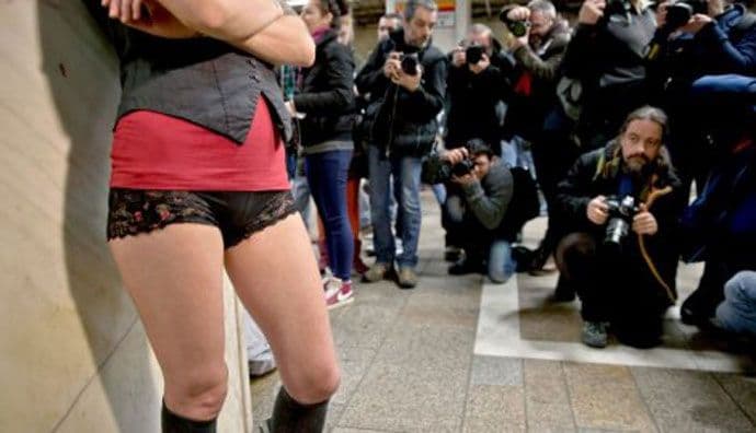 VIDEO: Putnici širom svijeta šetali bez pantalona VIDEO: Putnici širom svijeta šetali bez pantalona