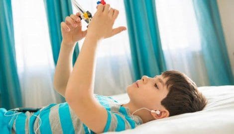 Pametan krevet koji nadzire djecu tokom sna Pametan krevet koji nadzire djecu tokom sna