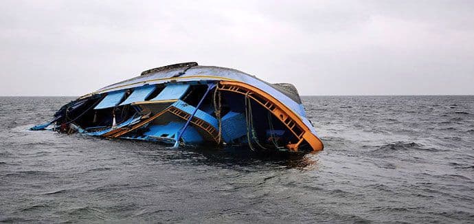 Brod potonuo, nestalo 100 ljudi Brod potonuo, nestalo 100 ljudi