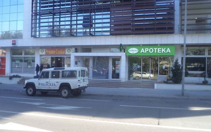 FOTO: Obezbjeđenje pred ambasadom Kosova FOTO: Obezbjeđenje pred ambasadom Kosova