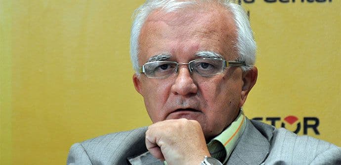 JANJIĆ: Dizanje tenzija oko Tačija je Amfilohijeva poruka Vučiću JANJIĆ: Dizanje tenzija oko Tačija je Amfilohijeva poruka Vučiću