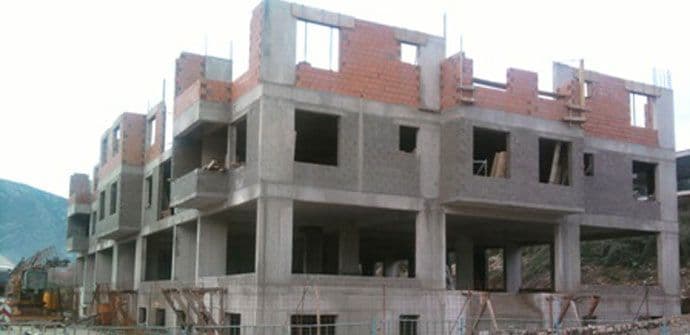 Izgrađeno 42.833 objekata sa prekoračenjem i bez građevinske dozvole Izgrađeno 42.833 objekata sa prekoračenjem i bez građevinske dozvole