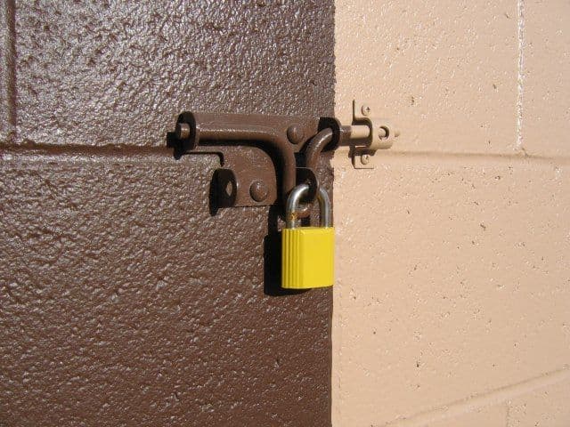 Prvi bankroti zbog jačanja franka Prvi bankroti zbog jačanja franka