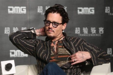 VIDEO: Džoni Dep otkrio da se igra sa barbikama   VIDEO: Džoni Dep otkrio da se igra sa barbikama