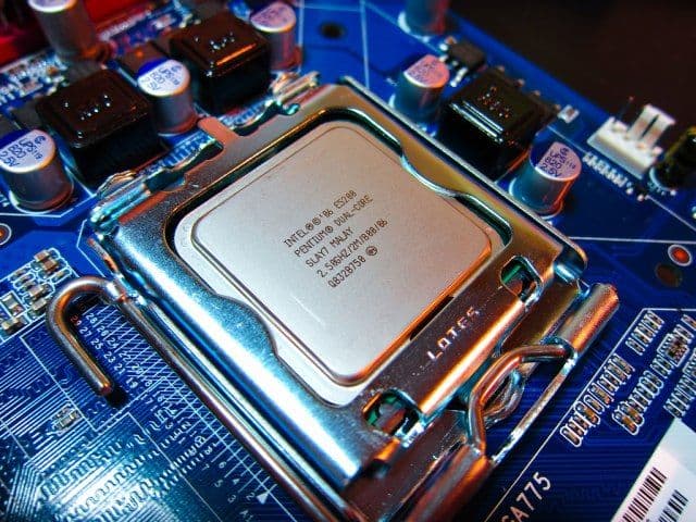 Intel radi na novom formatu matičnih ploča Intel radi na novom formatu matičnih ploča