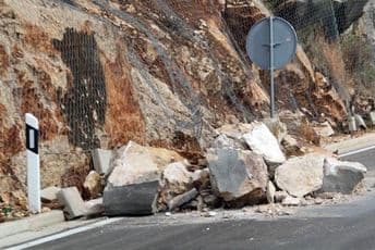 Veliki odron na Brajićima, put Cetinje - Budva u totalnom prekidu Foto: Ilustracija