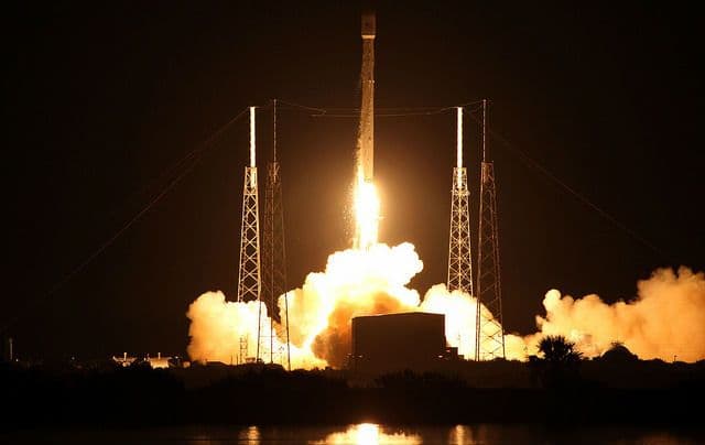 Zarad besplatnog interneta Google ulaže u SpaceX Zarad besplatnog interneta Google ulaže u SpaceX