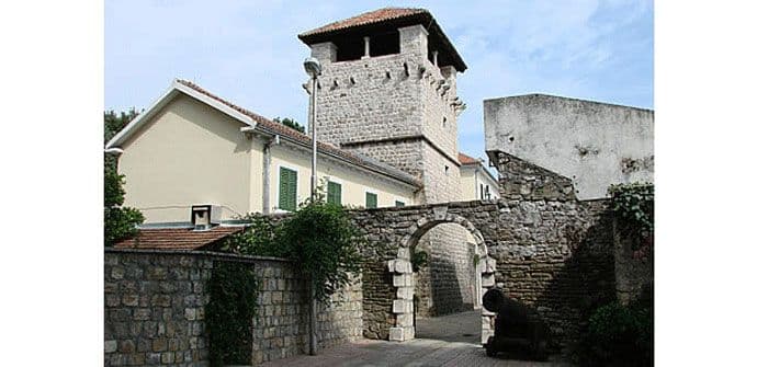 Djela Jovana Karažića Kadža u Galeriji Ljetnjikovca Buća Djela Jovana Karažića Kadža u Galeriji Ljetnjikovca Buća