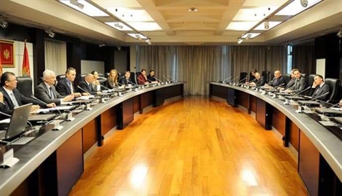 Vlada apeluje da banke snize kamatne stope na kredite Vlada apeluje da banke snize kamatne stope na kredite