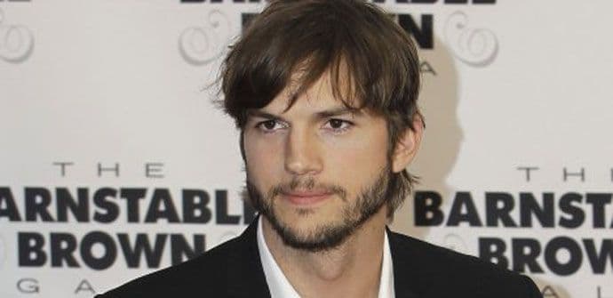 Ešton Kučer svjedok na suđenju za ubistvo djevojke koja je brutalno ubijena Ešton Kučer svjedok na suđenju za ubistvo djevojke koja je brutalno ubijena