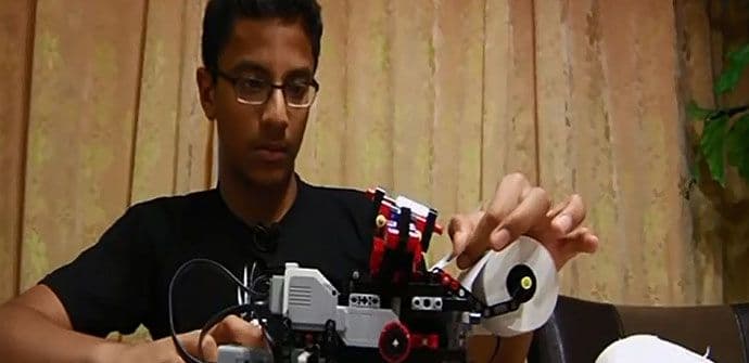 Dječak napravio štampač za osobe sa oštećenim vidom Dječak napravio štampač za osobe sa oštećenim vidom