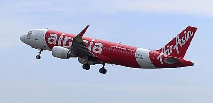 Ronioci pronašli trup palog aviona "Air Asia" Ronioci pronašli trup palog aviona "Air Asia"