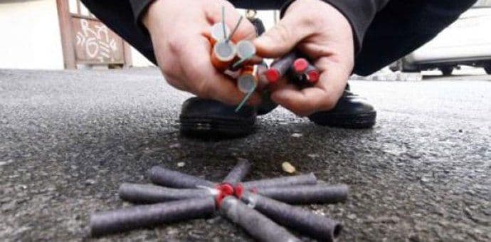 Tržišni inspektori oduzeli 12 vatrometa i 2.602 petardi Tržišni inspektori oduzeli 12 vatrometa i 2.602 petardi