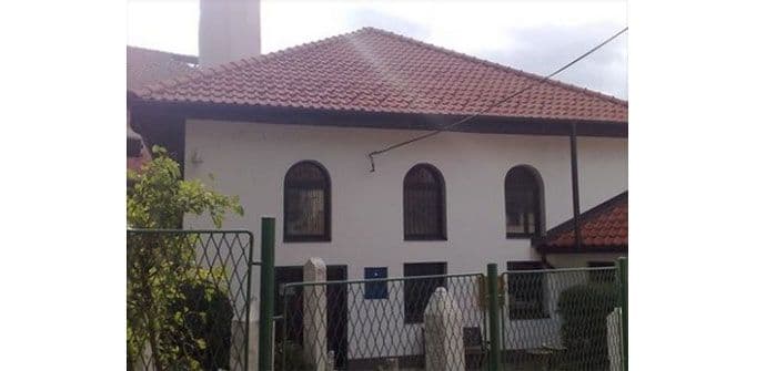 Incident u Sarajevu: Mladići s obilježjima ISIL-a upali u džamiju Incident u Sarajevu: Mladići s obilježjima ISIL-a upali u džamiju