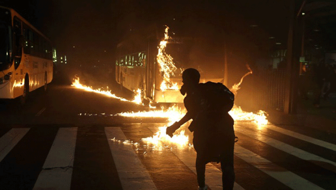 Sao Paolo: Suzavac i gumeni meci na protestu zbog povećanja cijene prevoza Sao Paolo: Suzavac i gumeni meci na protestu zbog povećanja cijene prevoza