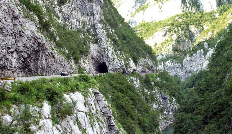 Ronioci iz Bijele sjutra će pokušati da izvuku vozilo iz Morače Ronioci iz Bijele sjutra će pokušati da izvuku vozilo iz Morače