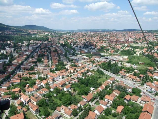 Tijelo žene pronađeno u automobilu, a njen suprug obješen u šumi Tijelo žene pronađeno u automobilu, a njen suprug obješen u šumi