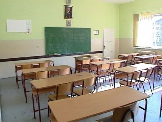 Sjutra povratak u školske klupe Sjutra povratak u školske klupe