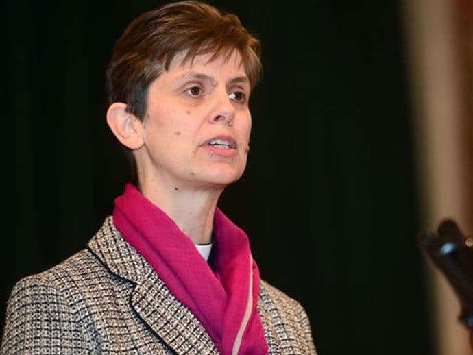 Prva žena biskup Anglikanske crkve stupila na dužnost Prva žena biskup Anglikanske crkve stupila na dužnost