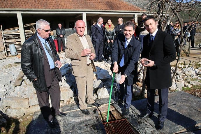 Mještani sela Rvaši dobili novi vodovod Mještani sela Rvaši dobili novi vodovod