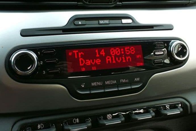 CD plejeri opstaju u automobilima CD plejeri opstaju u automobilima