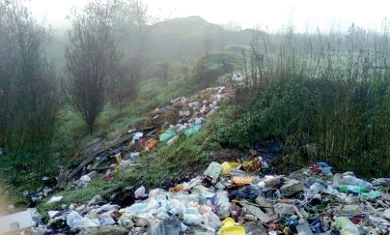 Zbog neregulisanog odlaganja otpada, potpuno se zagađuje okolina Zbog neregulisanog odlaganja otpada, potpuno se zagađuje okolina