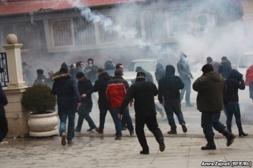 VIDEO: Policija rastjerala demonstrante u Prištini, uhapšeno više od 100 osoba VIDEO: Policija rastjerala demonstrante u Prištini, uhapšeno više od 100 osoba