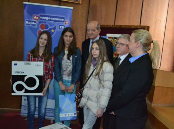 Gutović pobjednica konkursa " Hajde da razgovaramo o EU 2" Gutović pobjednica konkursa " Hajde da razgovaramo o EU 2"