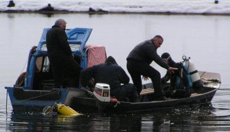 Ronioci izvukli tijela stradalih iz "džipa smrti" Ronioci izvukli tijela stradalih iz "džipa smrti"