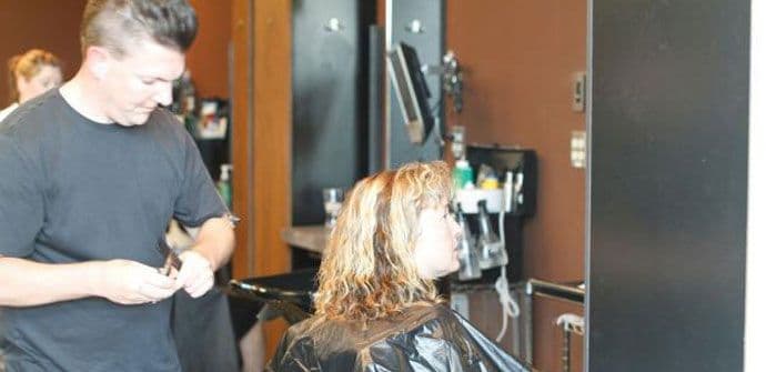 Ova žena će beskućnicama bar malo ulepšati život Ova žena će beskućnicama bar malo ulepšati život