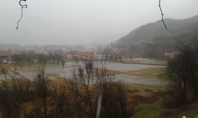 Cetinje: Voda prodrla u dvije kuće na Donjem polju Cetinje: Voda prodrla u dvije kuće na Donjem polju
