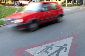 Da li roditelji treba da nadziru djecu za volanom?