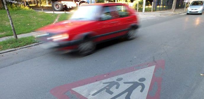 Da li roditelji treba da nadziru djecu za volanom? Da li roditelji treba da nadziru djecu za volanom?