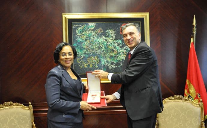 Orden crnogorske zastave drugog stepena za Su K. Braun Orden crnogorske zastave drugog stepena za Su K. Braun