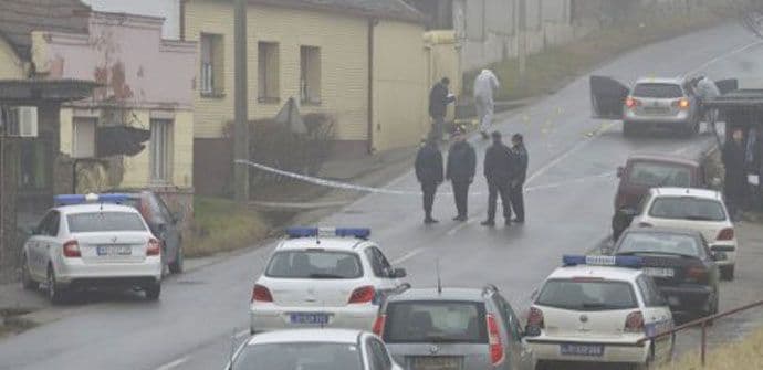Na ženu pucano iz kalašnjikova u Sremskoj Kamenici Na ženu pucano iz kalašnjikova u Sremskoj Kamenici