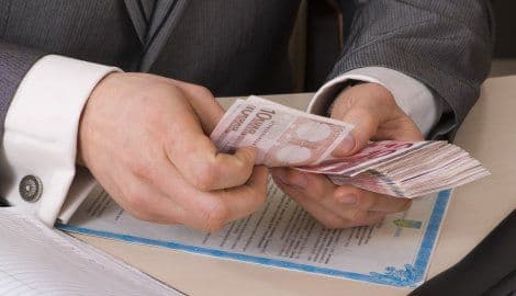 Hapšenje zbog mita: "Pali" policajac i advokat Hapšenje zbog mita: "Pali" policajac i advokat