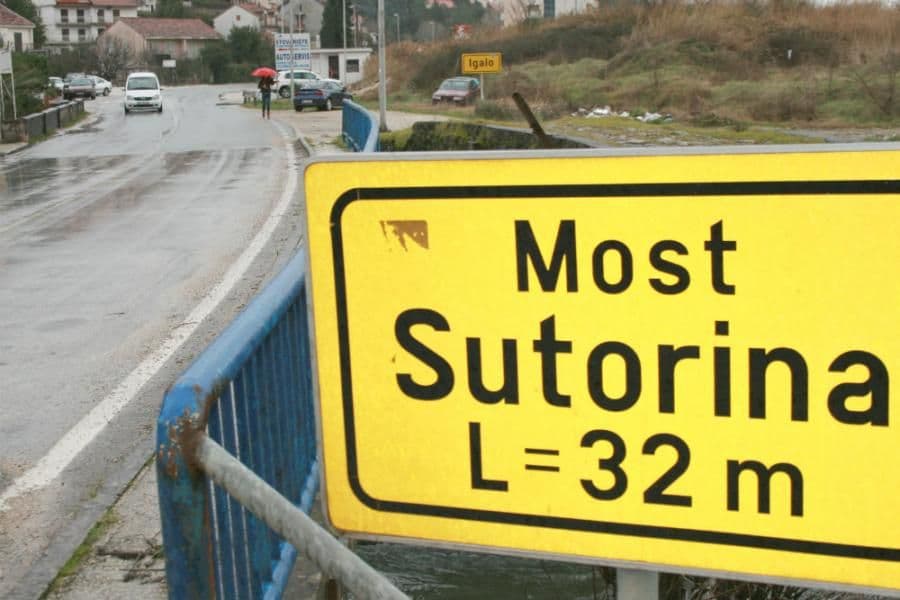 Haj'mo o Sutorini - da ne mislite na bitne stvari Haj'mo o Sutorini - da ne mislite na bitne stvari