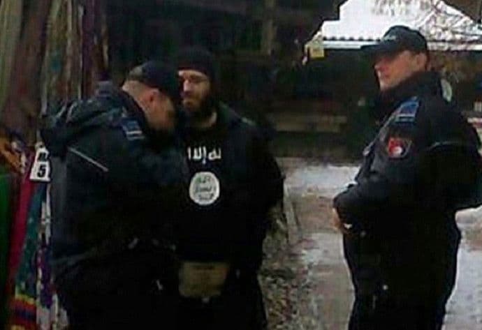 Baščaršijom u majici Islamske države Baščaršijom u majici Islamske države