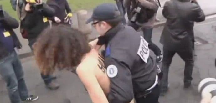 (VIDEO) Bivši direktor MMF-a napadnut pred sudom  (VIDEO) Bivši direktor MMF-a napadnut pred sudom