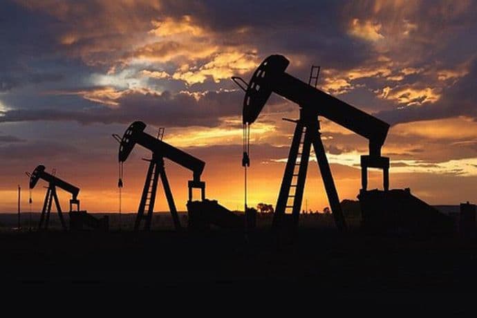 Nafta pojeftinila na 52 dolara za barel Nafta pojeftinila na 52 dolara za barel