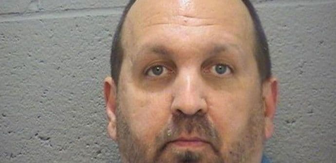 Ubio troje studenata muslimana, pa se mirno predao policiji Ubio troje studenata muslimana, pa se mirno predao policiji