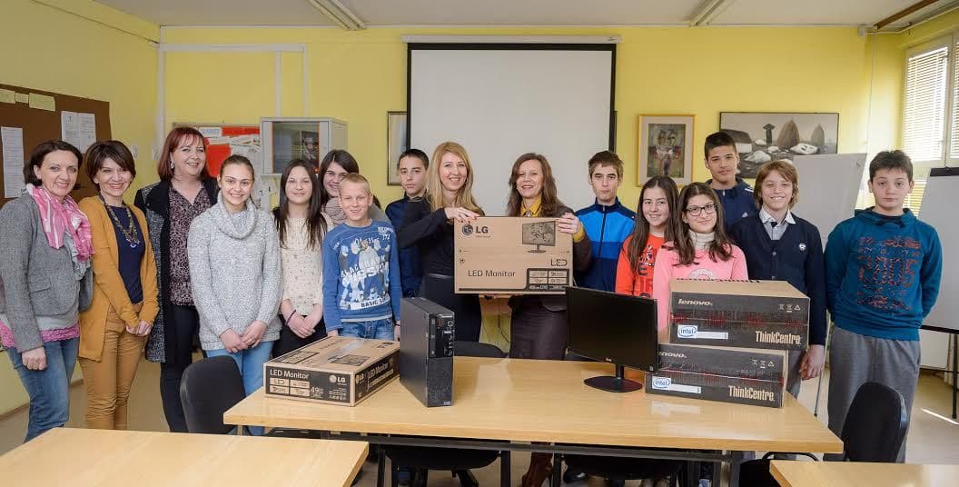 CKB donirala računare OŠ "Blažo Jokov Orlandić" iz Bara CKB donirala računare OŠ "Blažo Jokov Orlandić" iz Bara