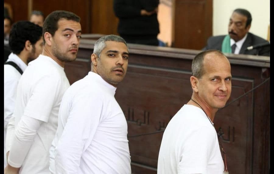 Egipat: Oslobođeni novinari Al Jazeere napustili zatvor Egipat: Oslobođeni novinari Al Jazeere napustili zatvor